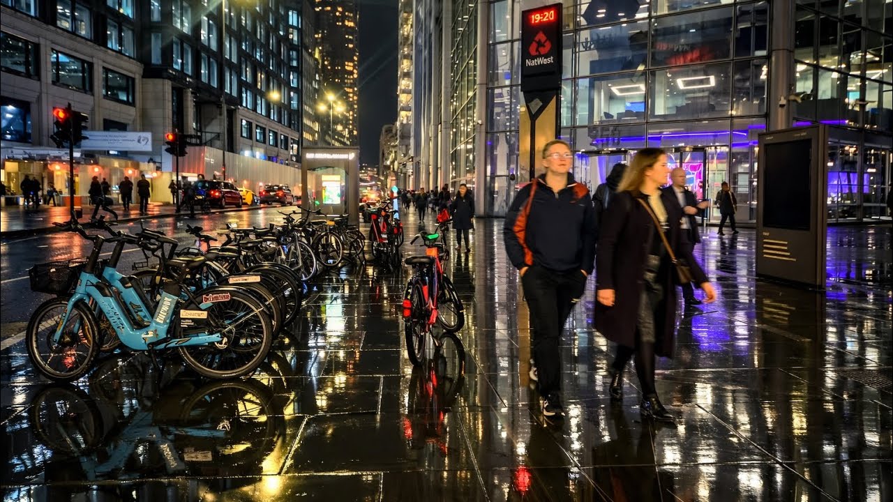 4K CITY AMBIENCE- RAIN IN LONDON FINANCE CORE STREET, LIVERPOOL STREET | LONDON CITY WALK AT NIGHT