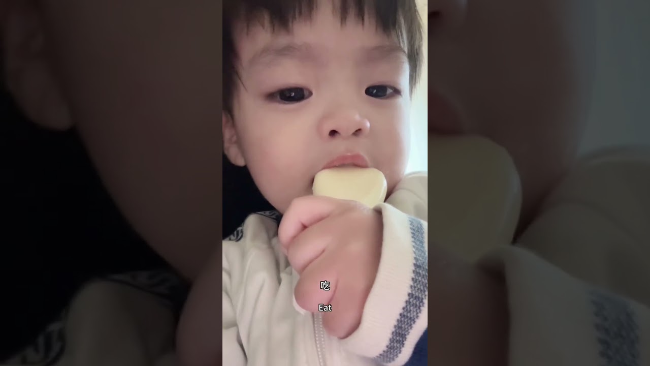 潘爸乐爷vlog：leye宝宝忘记刚还跟潘爸睡觉， 转头跑去大门一边哭一边叫爸爸以为爸爸出门了！太搞笑了baby leye & pan #baby #dadlife #babyboy #family