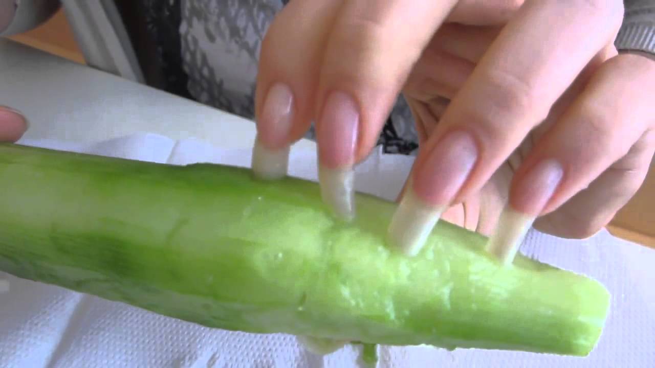 ASMR: dani 89 scratching a cucumber and test nail resistance (video 51)