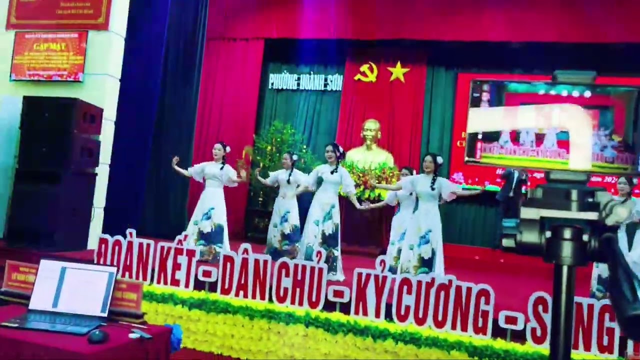 Ca sỹ Quang Phú giao lưu văn nghệ tại buổi gặp mặt kỷ Niệm 96 Năm ngày thành lập ĐCSVN 03/02/2026