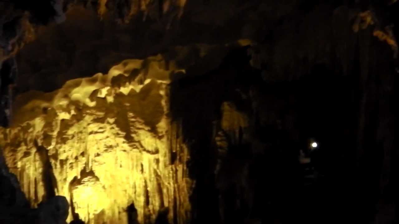 Surprise Cave, Halong Bay Vietnam