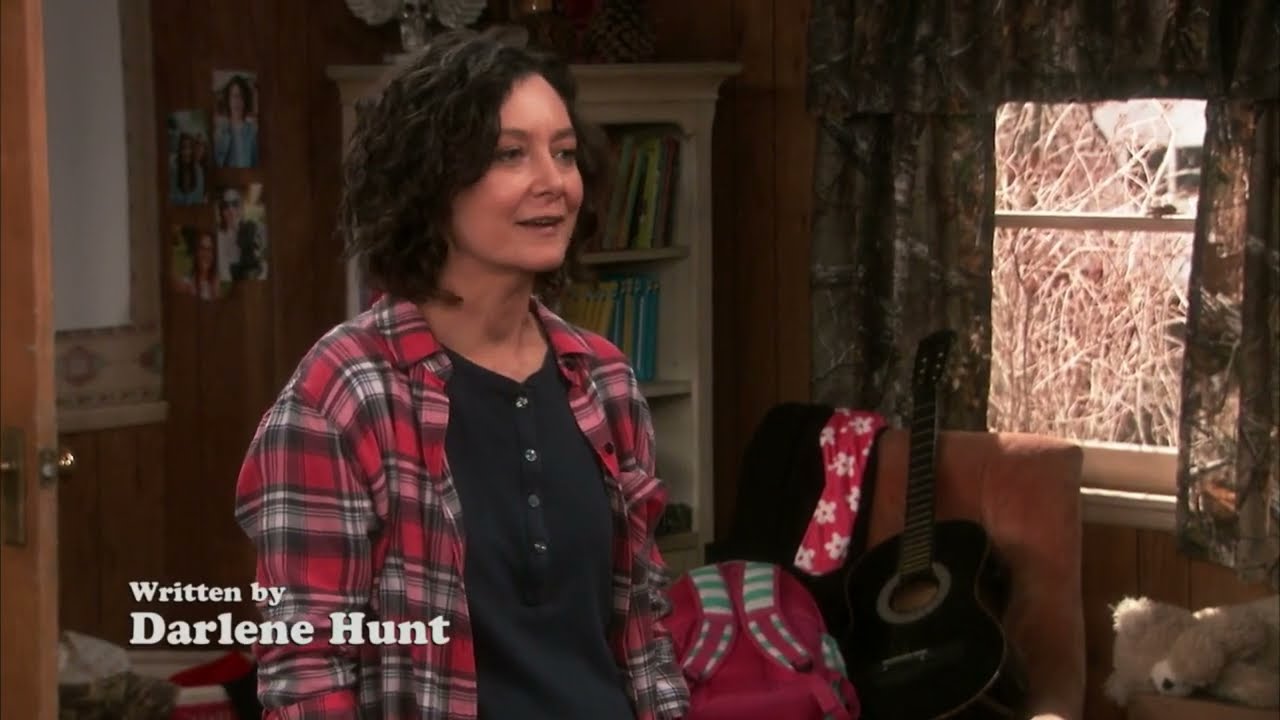 MARK&rsquo;S OUTFIT SPARKS A FAMILY SHOWDOWN &mdash; The Most Powerful Scene from Roseanne&rsquo;s Revival!
