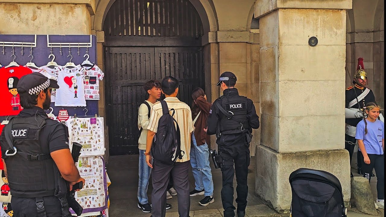 ARMED POLICE EVICT DISRESPECTFUL FAMILY FROM THE ARCHES away from The King's Guard at Horse Guards!