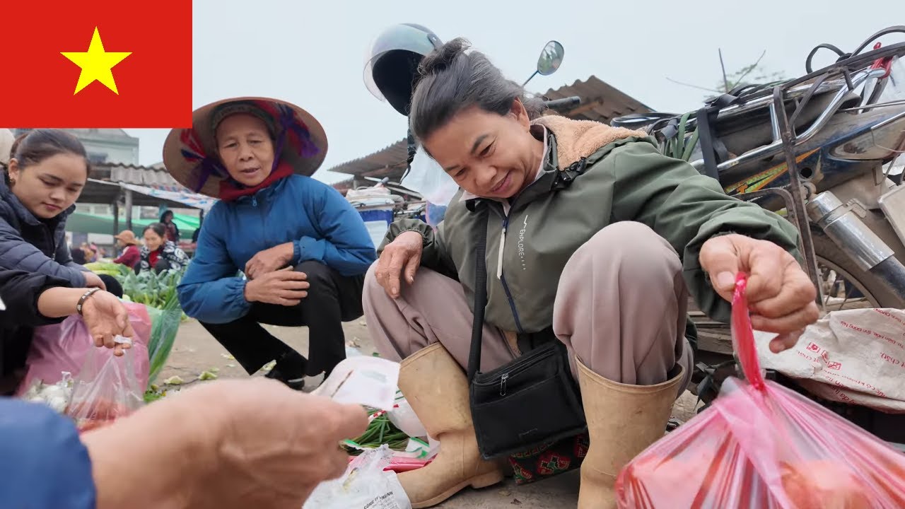 Vietnam&rsquo;s Traditional Morning Market &ndash; A Peaceful Day at Khai Xuan Market