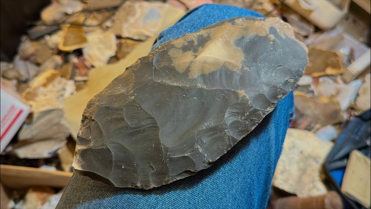 LIVE Flintknapping a Massive Kentucky Hornstone Tab