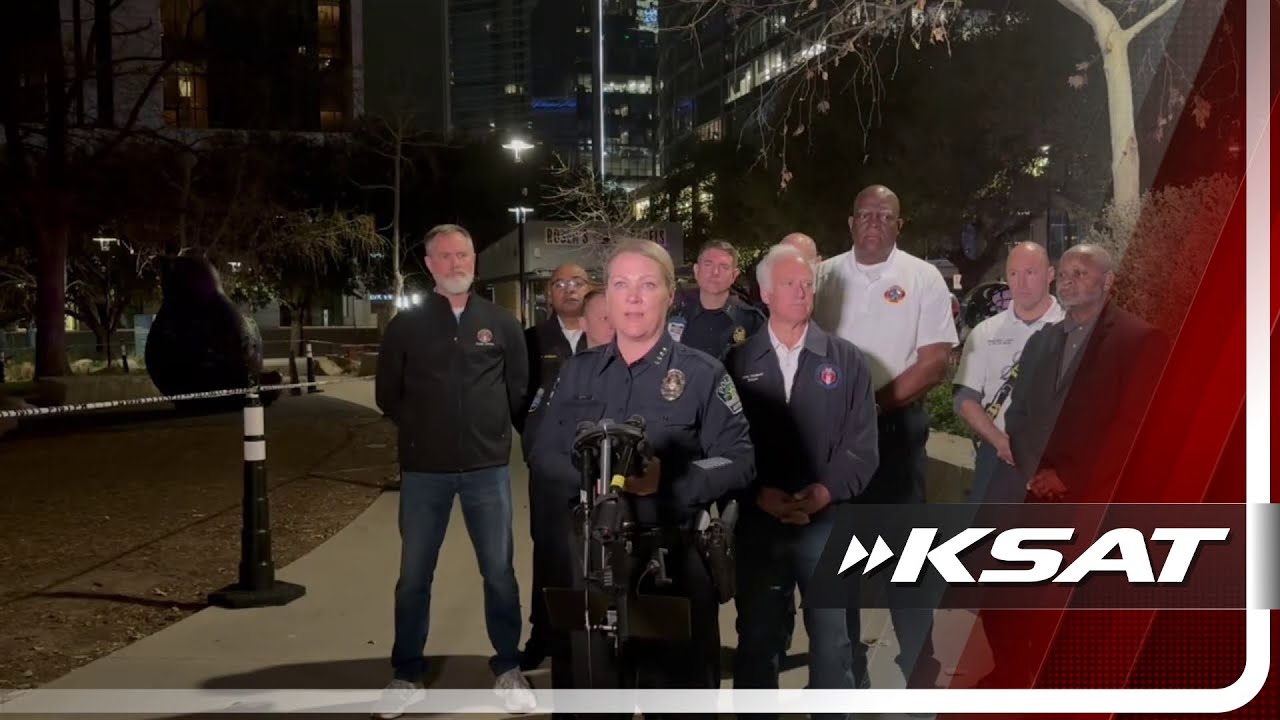 3 dead, 14 hospitalized in 6th Street mass shooting, Austin EMS chief says