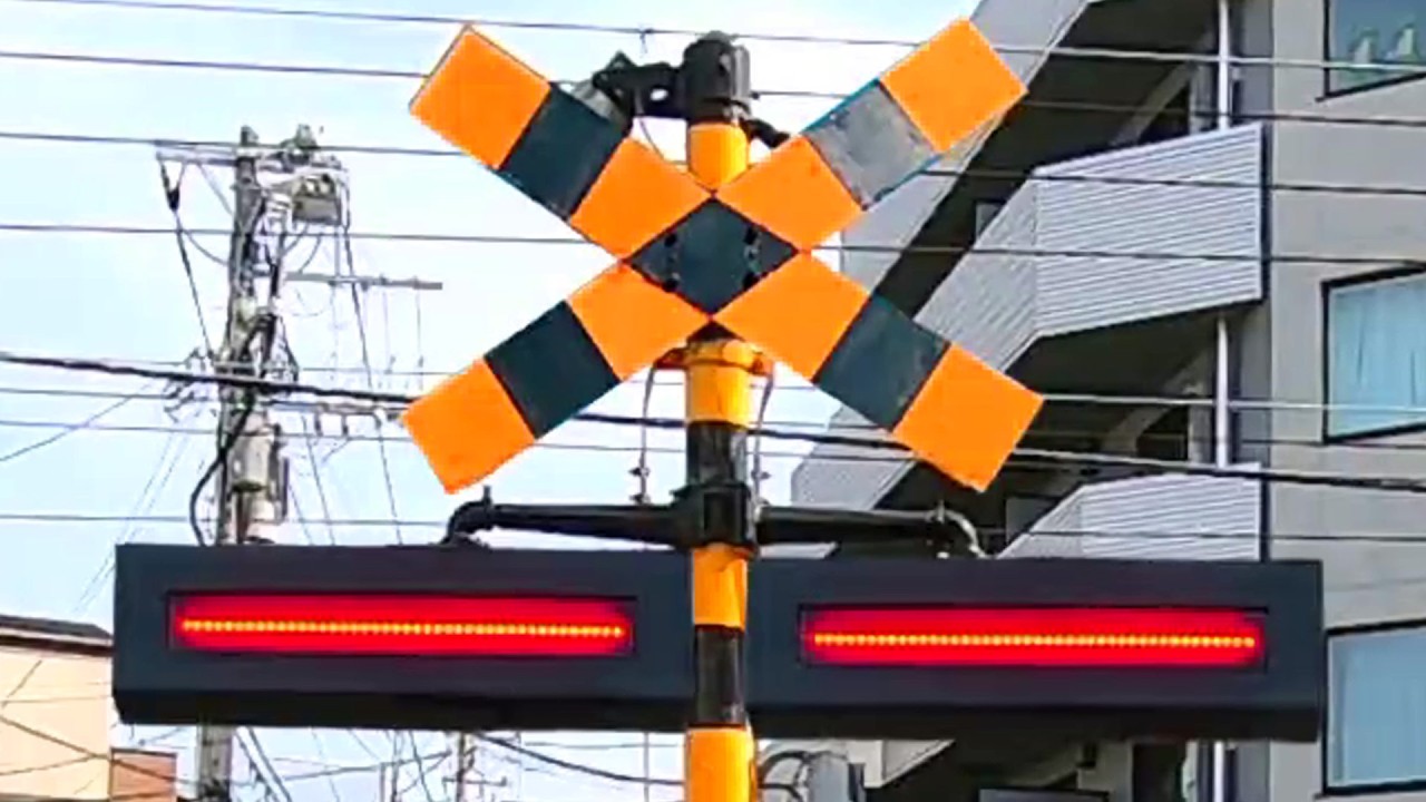 【電車】おもしろい踏切 信号 Funny railroad crossings and trains カラフル踏切 池上線
