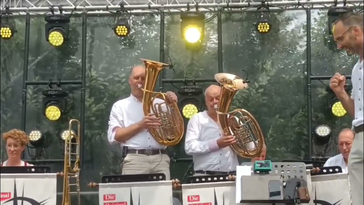 Spritzregen polka, Maaskapel live in Schlennich Kirmis