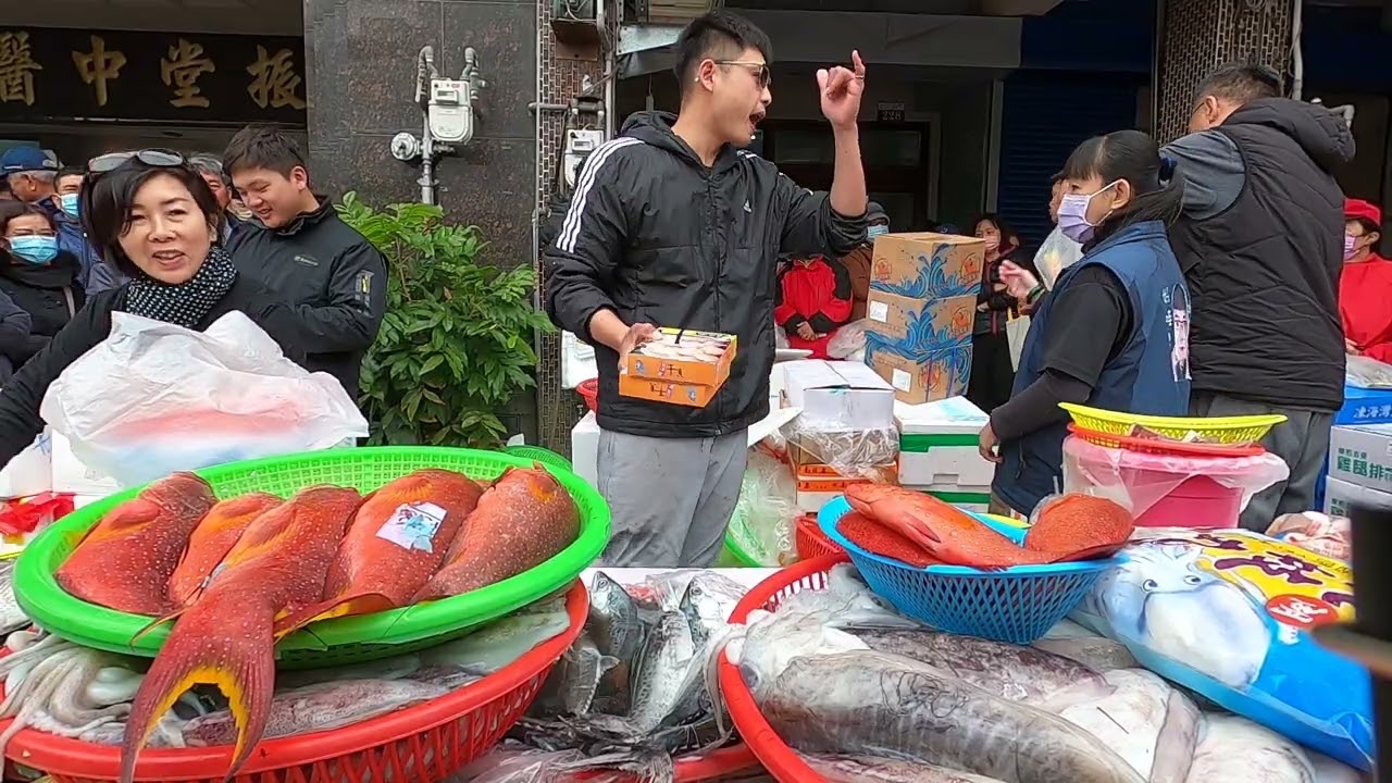 不管賣什麼魚都秒殺 #中彰海王子 #烏日火車站 #海鮮叫賣 #海鮮拍賣