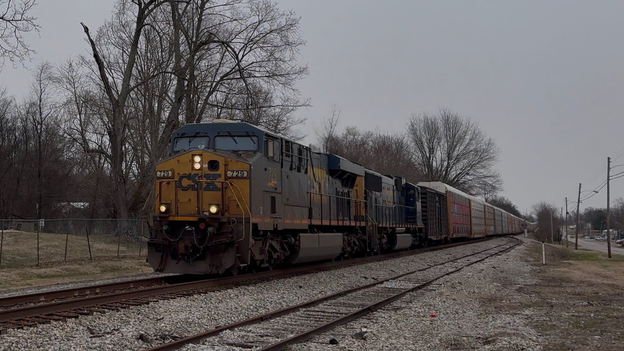 CSX 729 leads M573 at Horse Cave