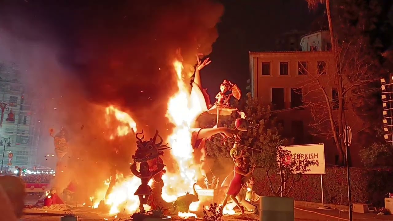 Crema De La Falla Grande Ribera - Convento Santa Clara Día 19 De Marzo, Fallas De Valencia