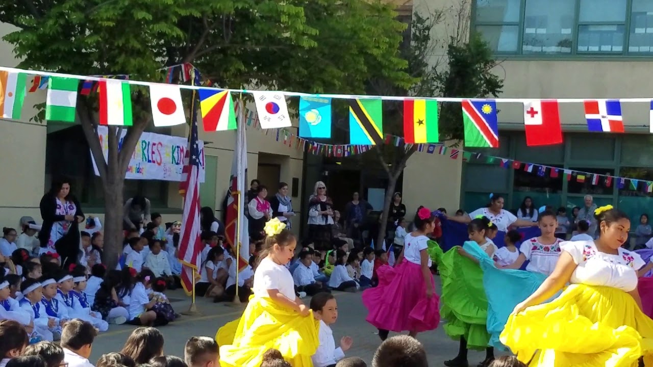 School Festival - La Pollera Colora