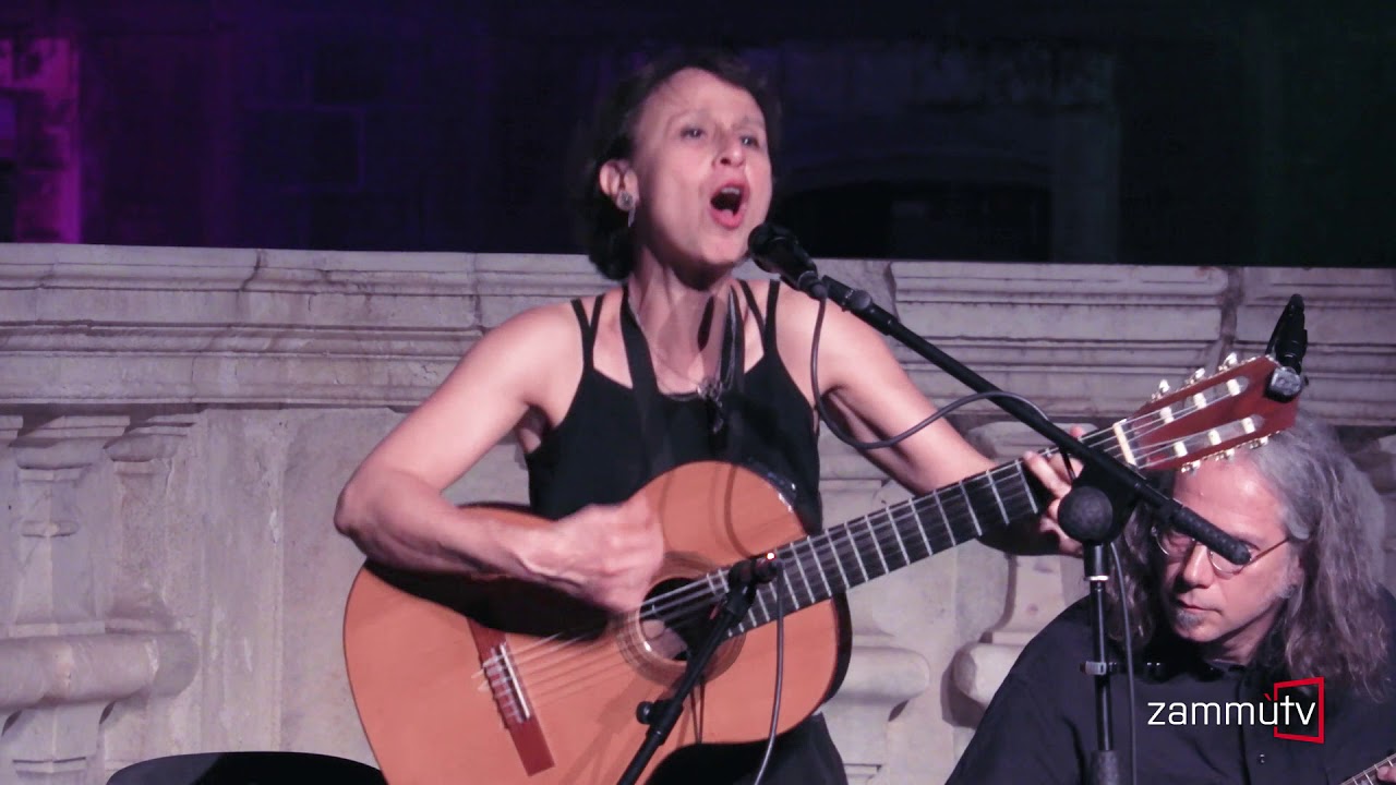 Etta Scollo live per Rosa Balistreri - Abballati abballati