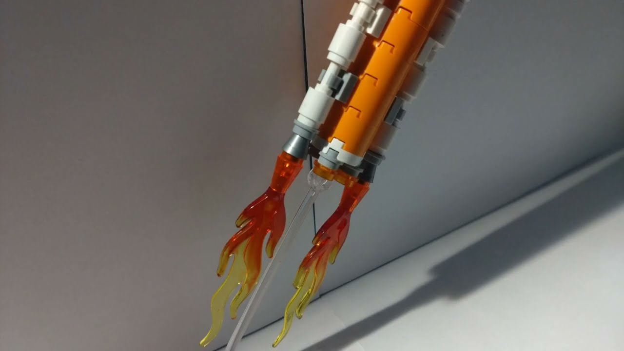 Building the LEGO Artemis 1 SLS (Space Launch System)