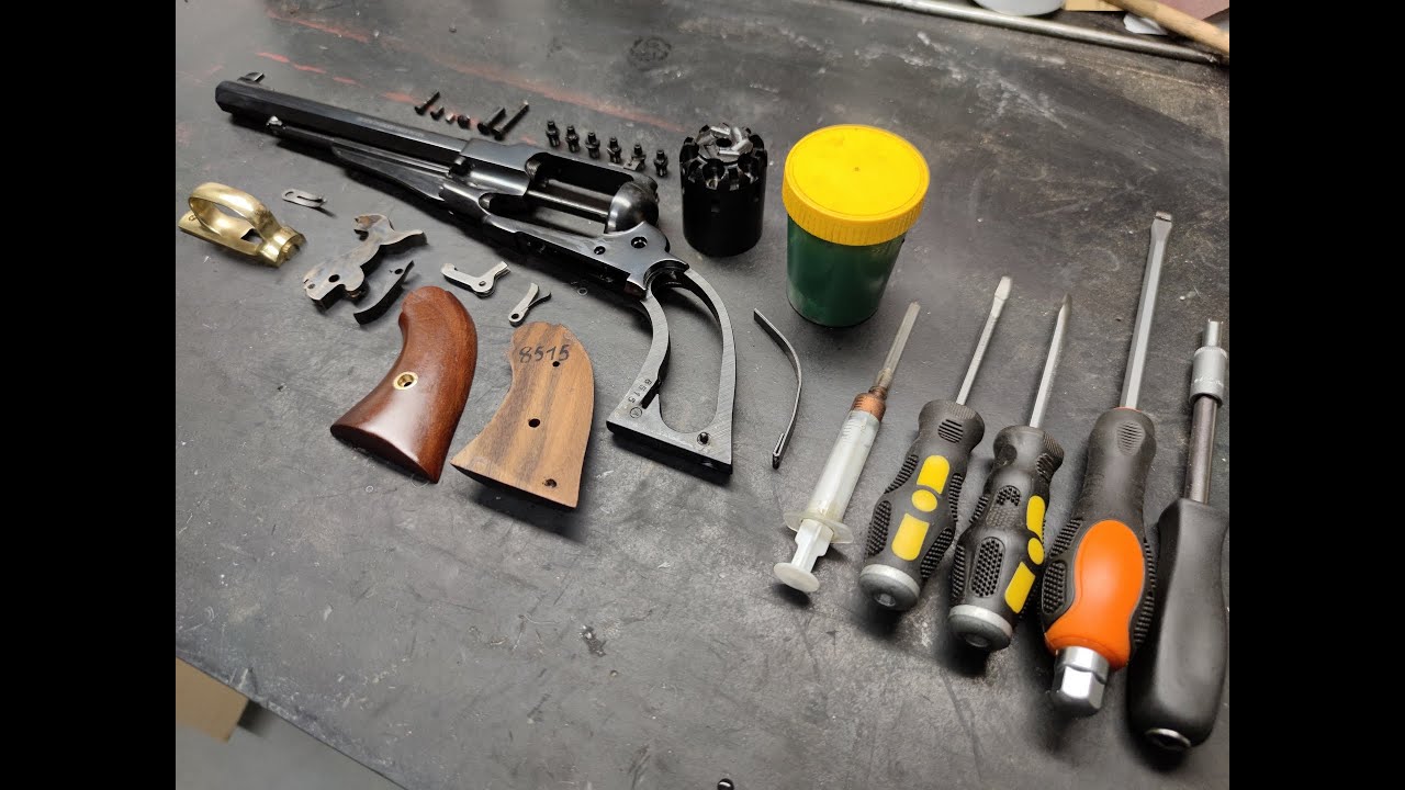 Miniporadnik czarnoprochowy: Jak nasmarować i złożyć rewolwer Remington?