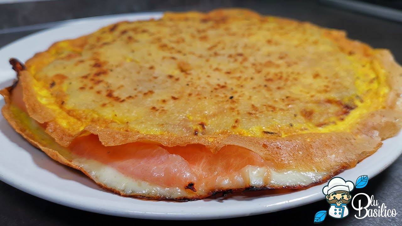 Frittata di patate farcita con provola filante e prosciutto cotto