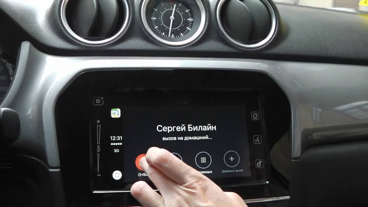 работа CarPlay в автомобиле Suzuki Vitara