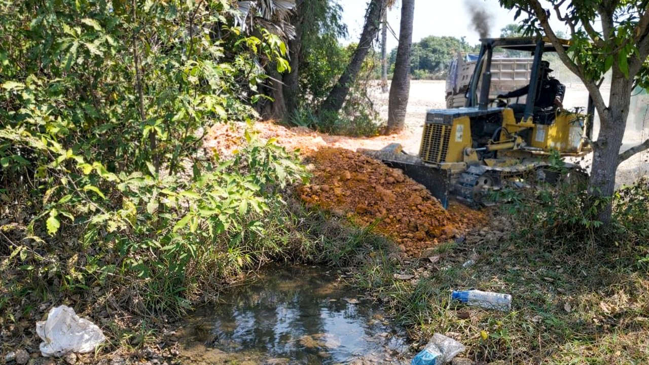 Incredible Start New ! Be Watchful Complete 100% Landfill Delete Small Pond - Operator Dozer KOMATSU