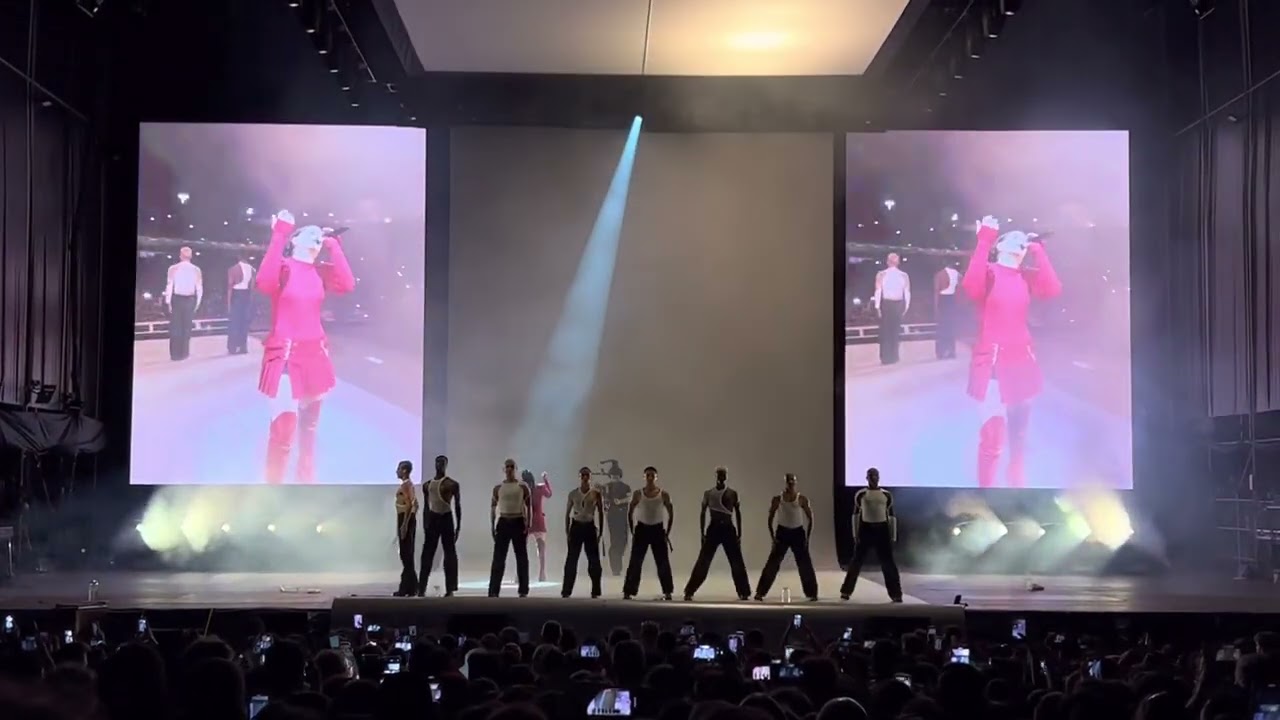 ROSALÍA | De Aquí No Sales / BULERÍAS [Directo MOTOMAMI World Tour Fuengirola 2022]