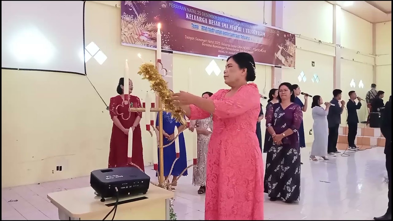 Tari Lilin dan Penyalaan Lilin diNatal 2025 & Sykuran Tahun Baru SMAN 1 Telukdalam 09012026
