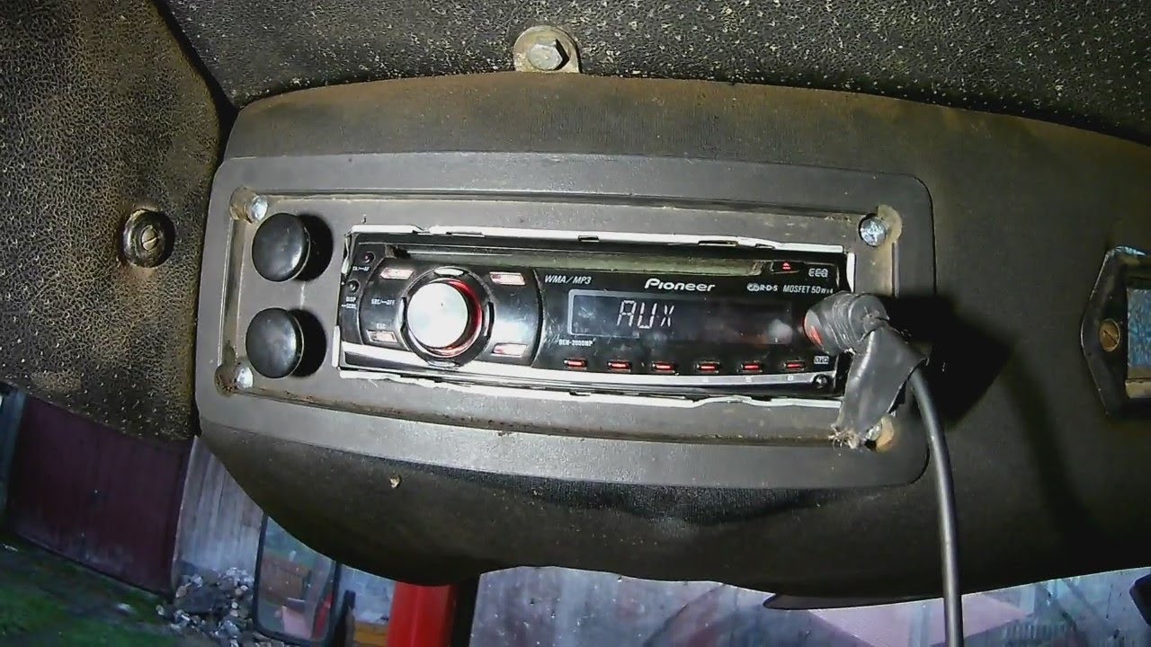 MTZ 82 montaż radia głoników Installation of the radio and speakers