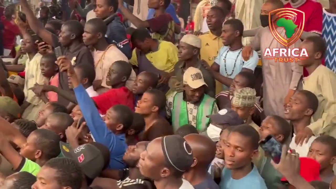 Kwankwaso ya kai ziyarar jaje a kasuwar Singa dake kano