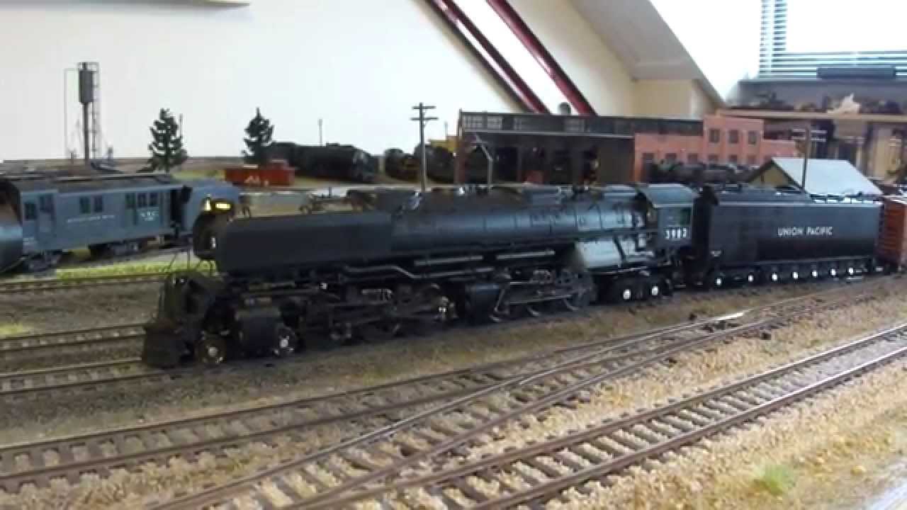 Union Pacific Challenger from Athearn out of the box