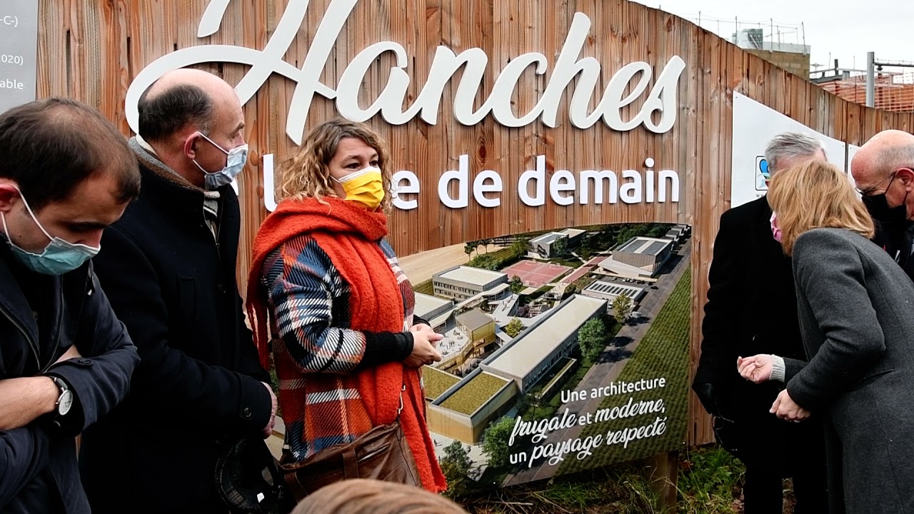 Hanches (Eure-et-Loir) : pose de la première brique de terre du lycée de demain