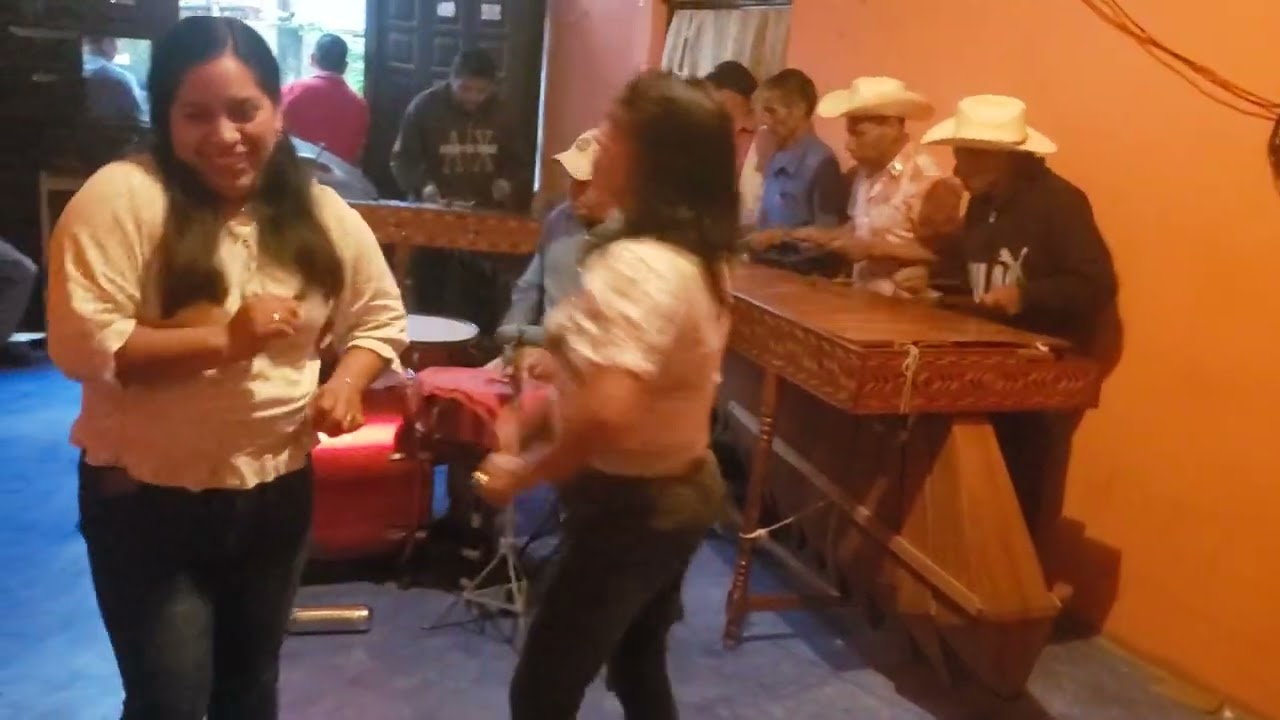 La de los hojos negros y mi lindo cafetal