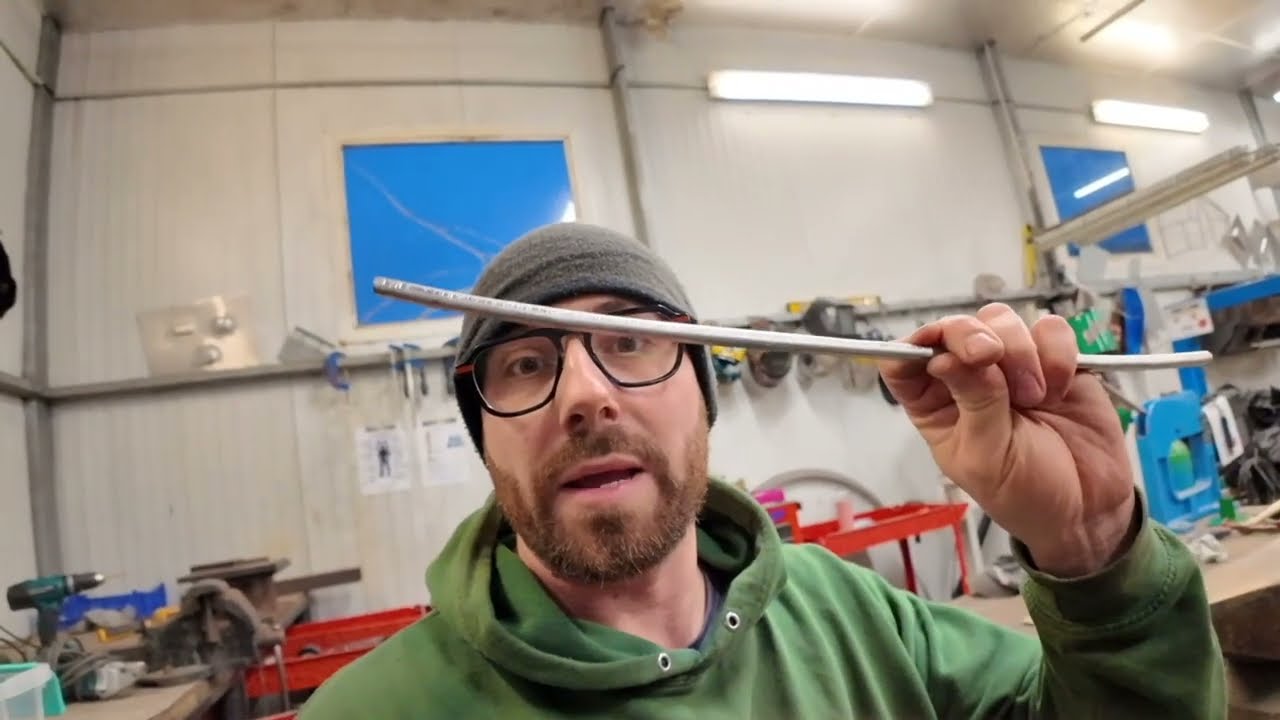 Le secret oublié de l’étamage : pourquoi les anciennes carrosseries utilisaient de l’étain.