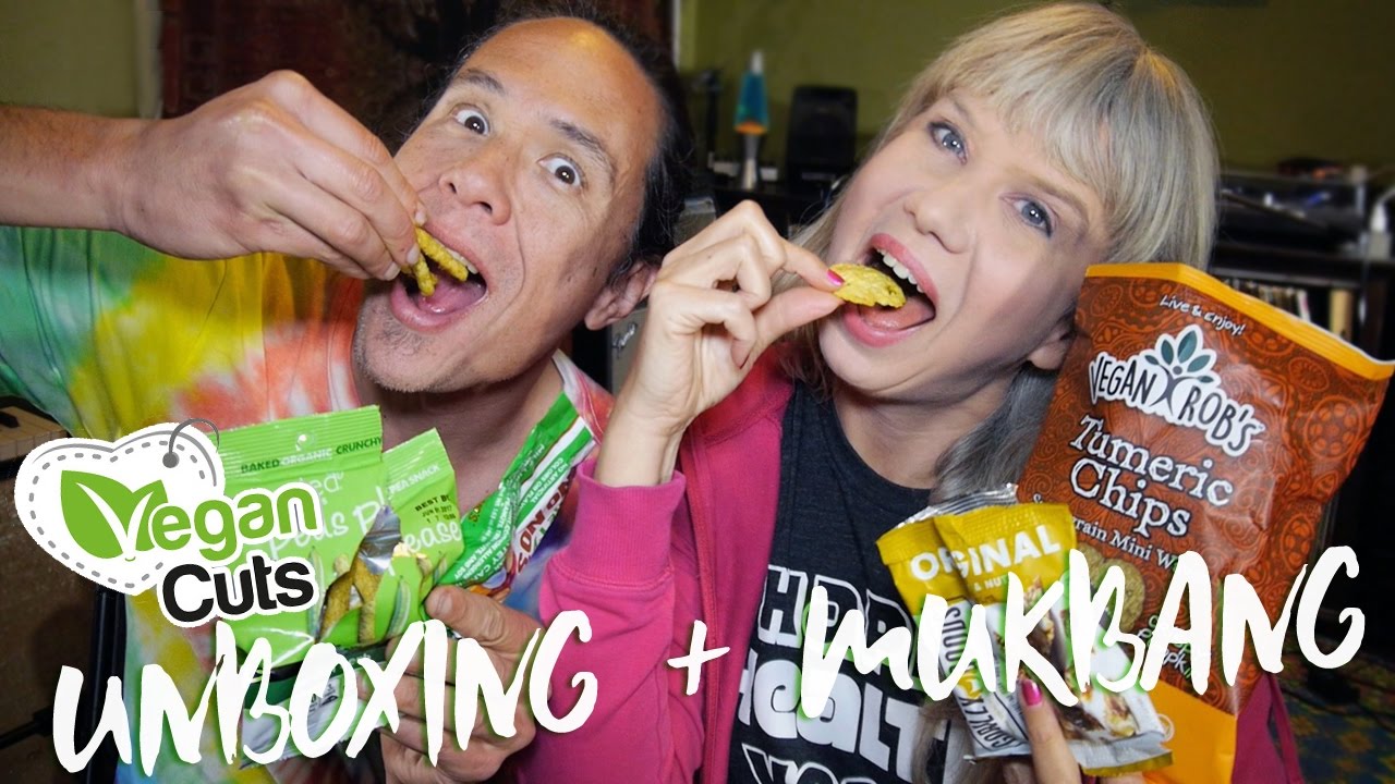 Vegan Cuts Snack Box Unboxing & Mukbang