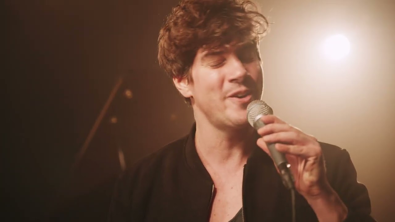 Ain't No Sunshine // Bill Withers Acoustic Jazz Cover by Maximilian Höcherl