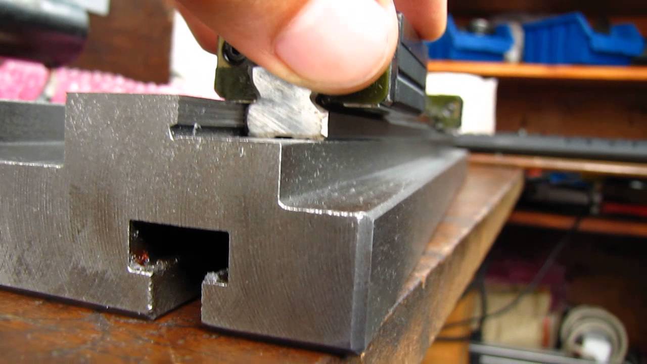 X axis table and linear rails