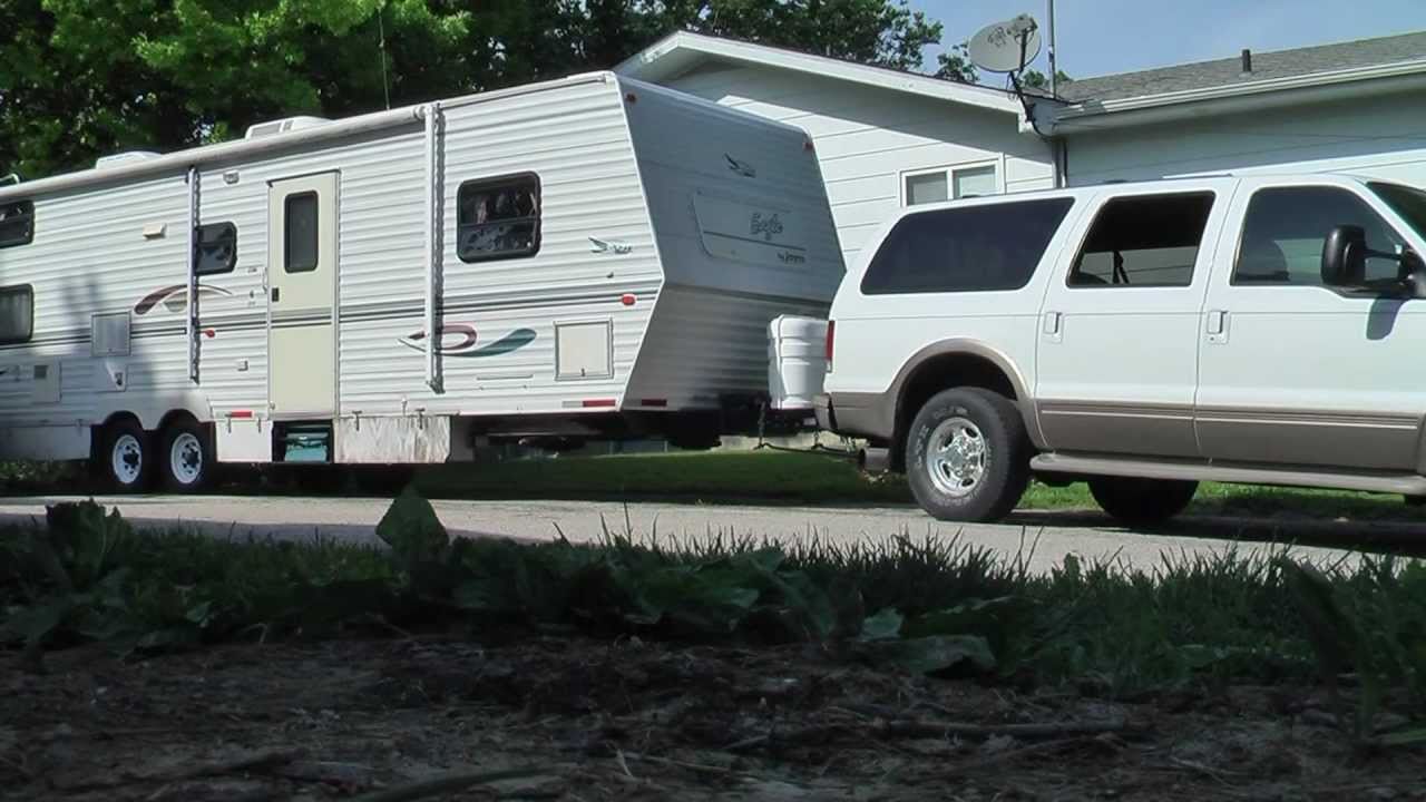 Backing 33' Trailer Up the Driveway with the Striaghtpiped Ford Powerstroke Diesel Excursion