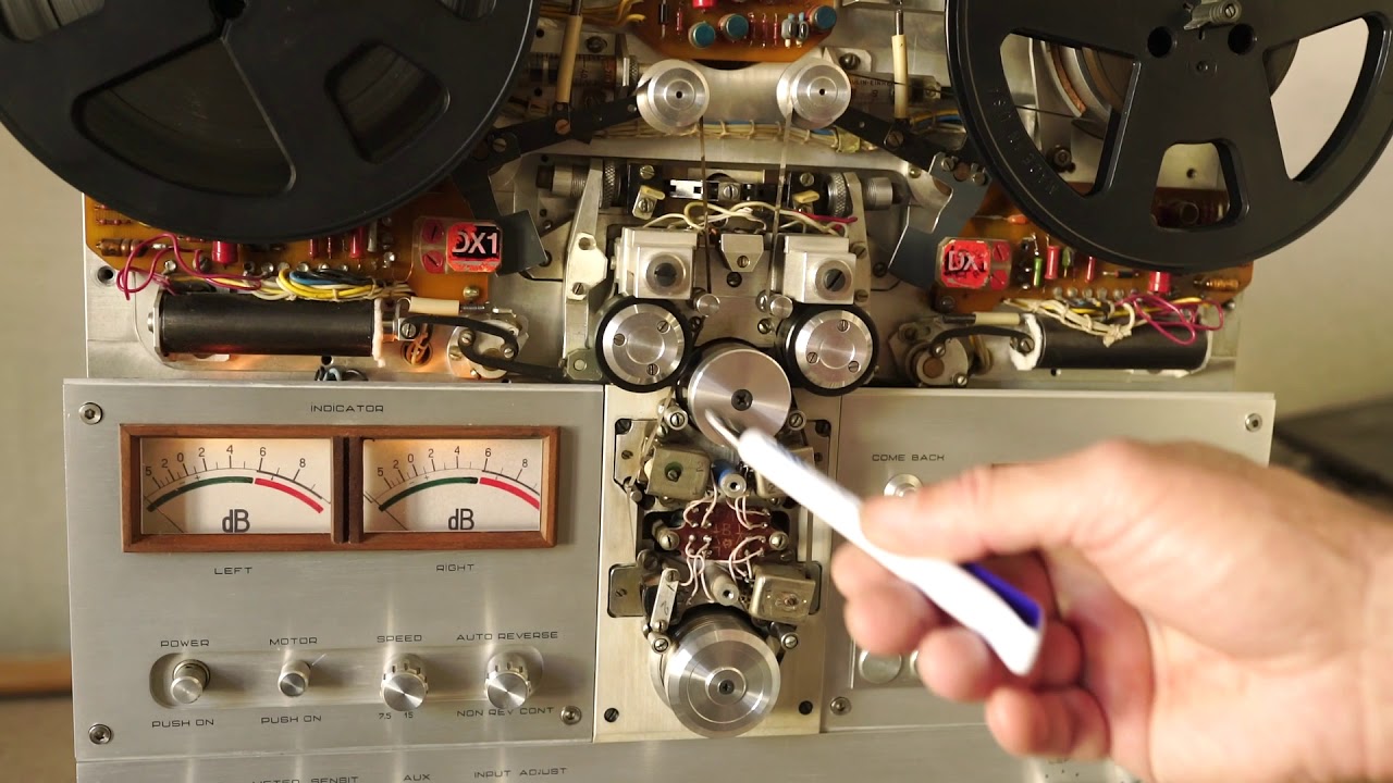 Обзор самодельного бобинного магнитофона .