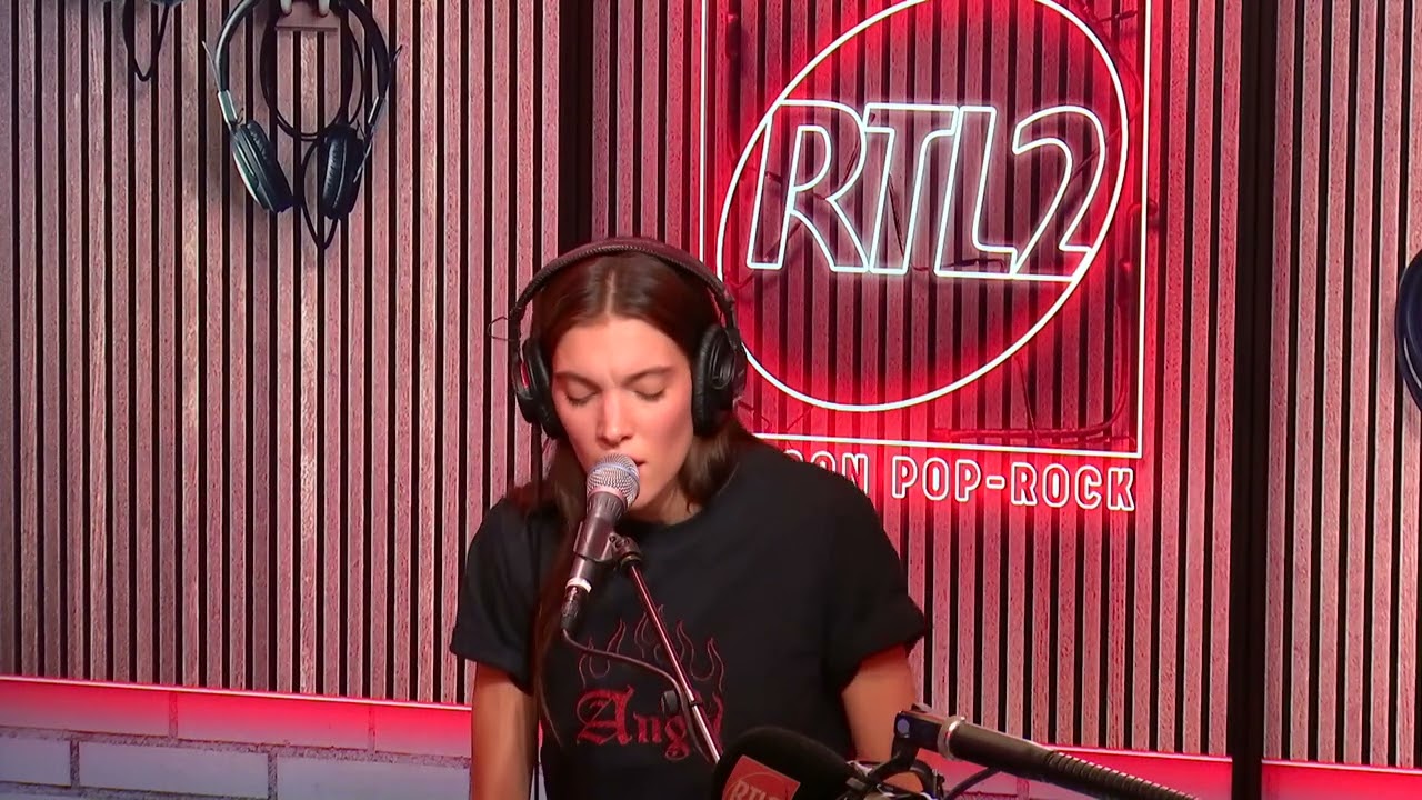 Charlotte Cardin interprète 