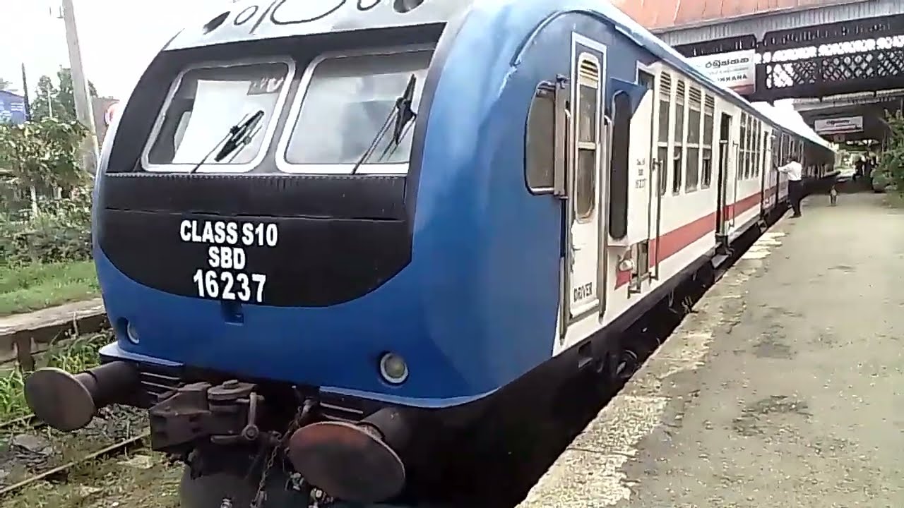 රඹුක්කන දුම්රිය ස්ථානයේ නවතා ඇති S10 883 සහ M6 795 🤓🚂 Trains stop at Rambukkana Railway station