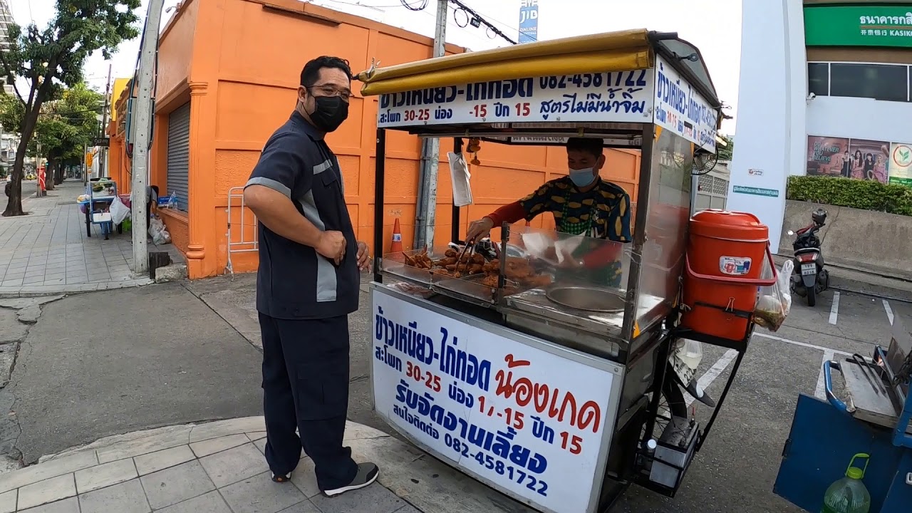 Walking on Soi Rang Nam, Bangkok.