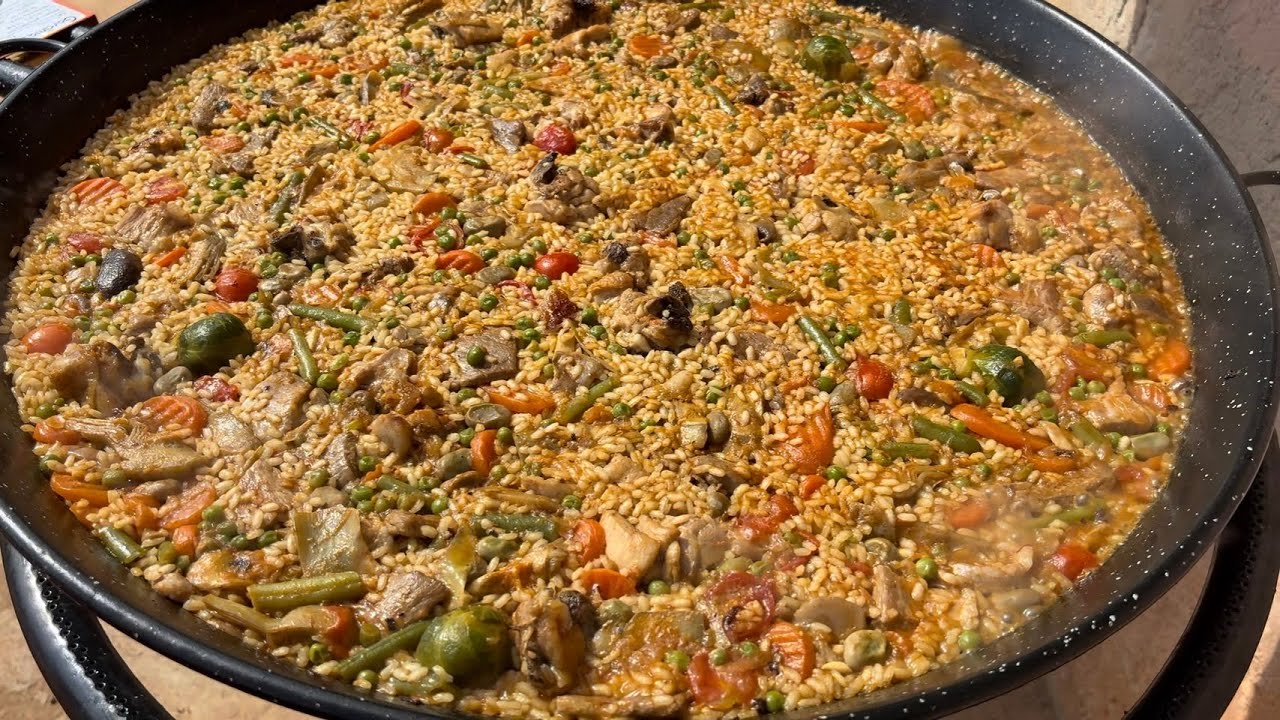PAELLA de presa ,secreto y pollo 