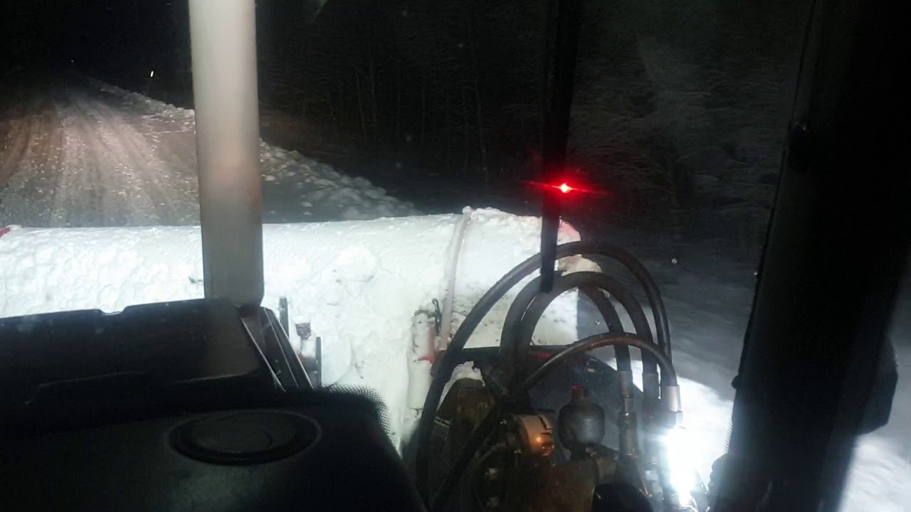 Snöröjning med valtra  3.70 mählers snöblad och vretenvinge