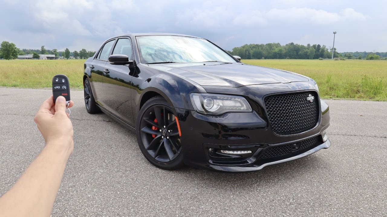 2023 Chrysler 300C 6.4L | Start Up, Exhaust, Walkaround, Test Drive and Review