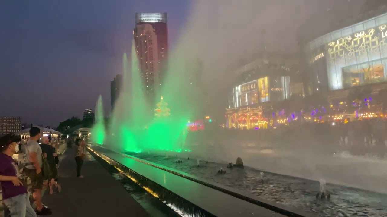 Iconsiam Pier Bangkok Night View Fountain Water Feature Show || Low Cost Travel