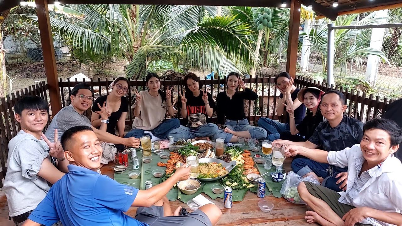 Một ng&agrave;y qu&aacute; vui. Bữa tiệc đầy m&agrave;u sắc với nh&oacute;m Bất Động Sản Hiếu Đỗ - Bin Đen Family