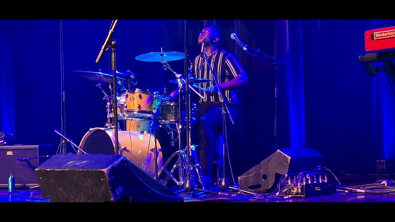 Matthew Mwangi solo Batterie