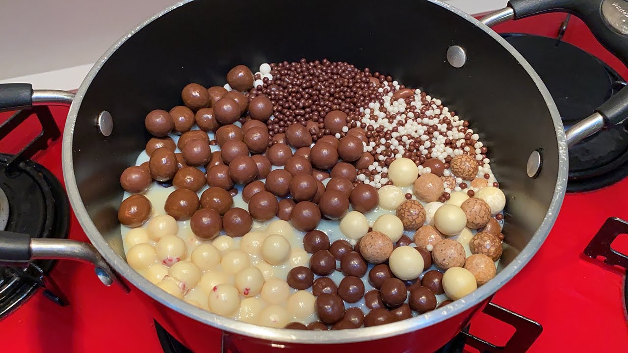FIZ UM MEGA BRIGADEIRO COM TODAS AS BOLINHAS DE CHOCOLATE DO MERCADO! (Ficou muito bom?!)