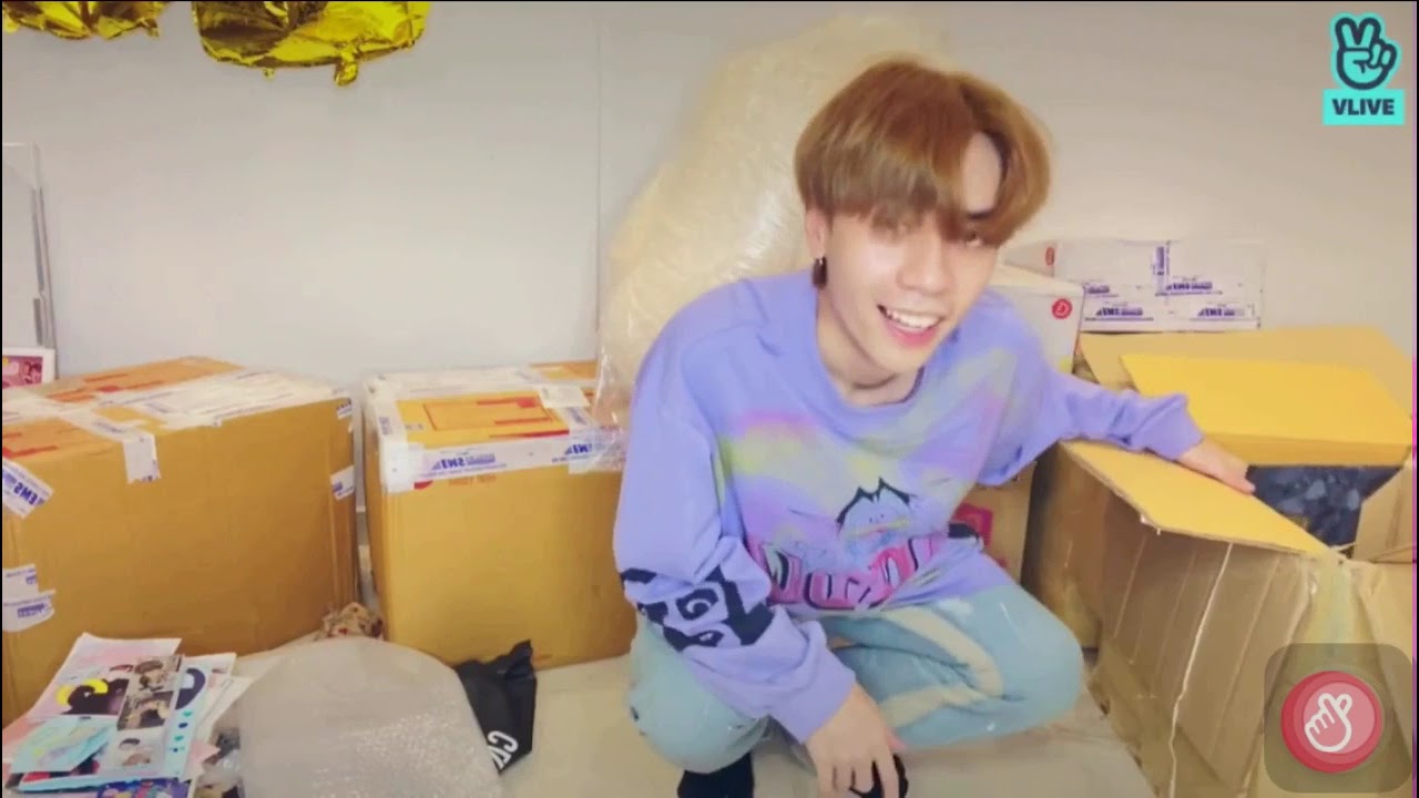 QuangHungMasterD VLIVE Muzikไทยจัดเต็ม Surpriseหนักซื้อไอโฟน12 pro maxให้กวางหุ่ง