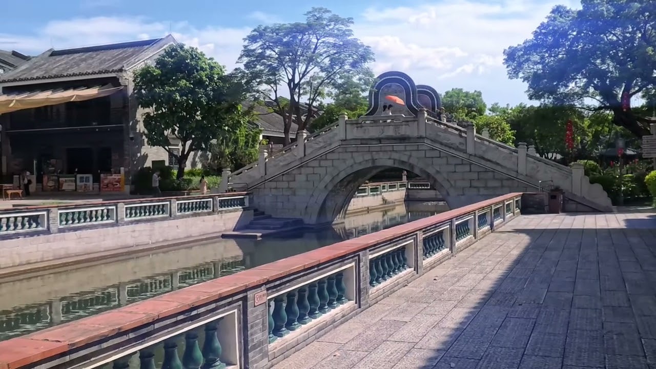 岭南和園，位於廣東順德北滘，全園佔地面積41749嶺南和園平方米