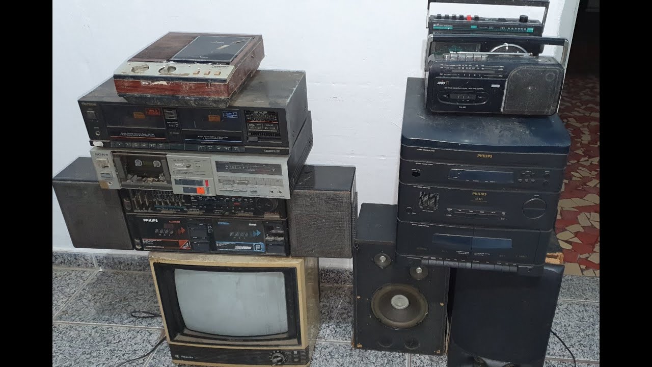 Lote de aparelhos antigos no ferro velho: Garimpo e testes