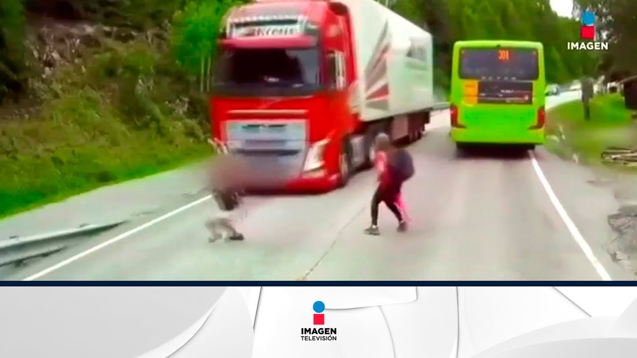 IMPACTANTE ¡Niño salva de ser atropellado por un tráiler! | Noticias con Yuriria Sierra