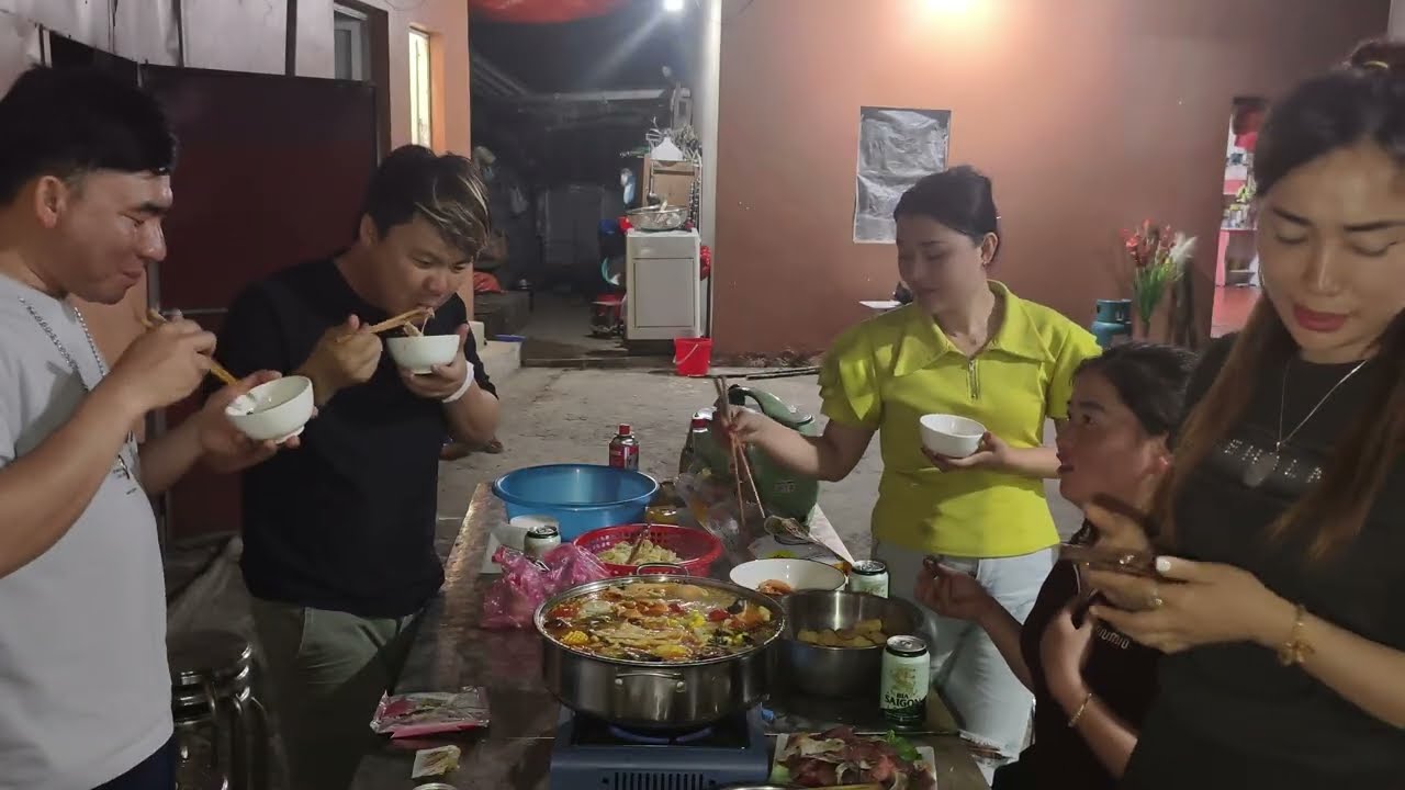 Noj hotpot nyob Nyab Laj teb kuj qab kawg thiab